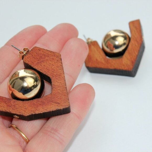 Sculpture Earrings, Statement Earrings Made of Wood and Gold. Vintage. - Picture 4 of 8
